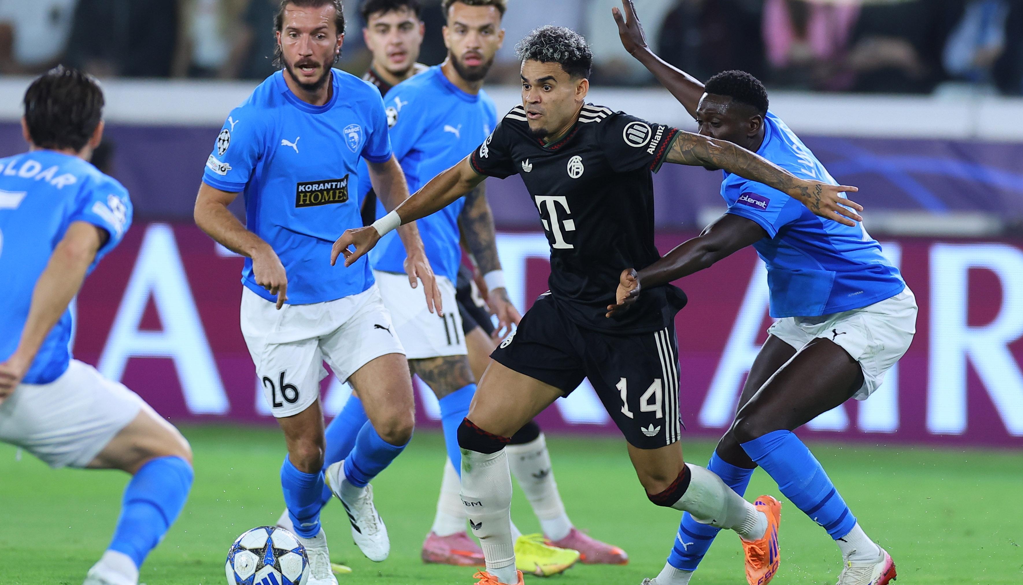 Luis Díaz en acción en el partido del Bayern contra el Pafos.