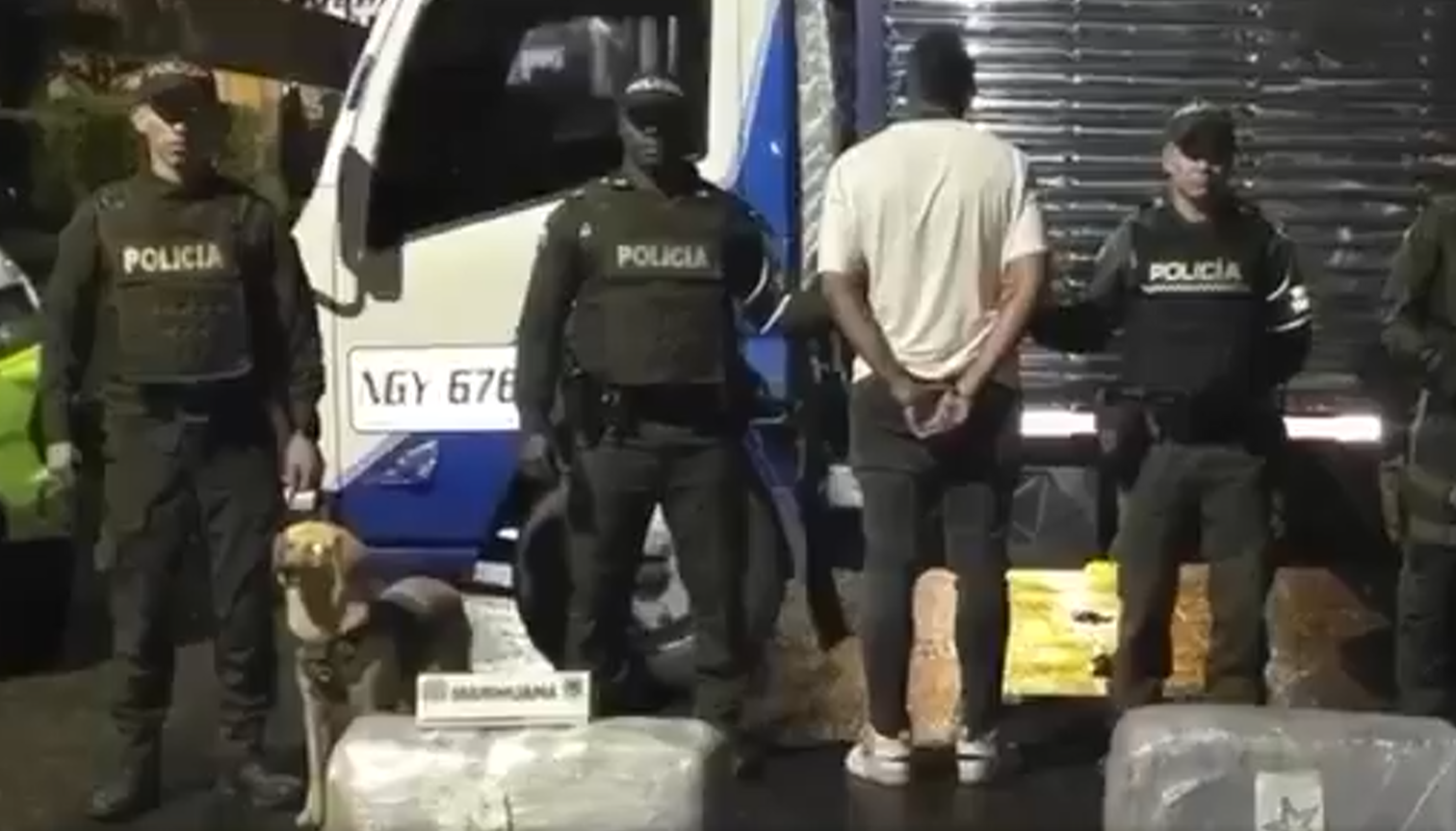 Droga incautada y persona detenida. 