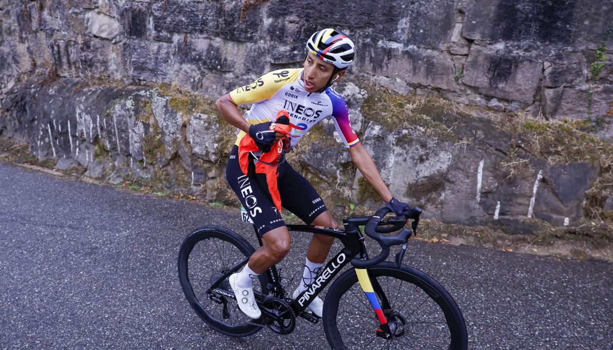 El colombiano Egan Bernal poco antes de la salida de la etapa 17 de la Vuelta a España.