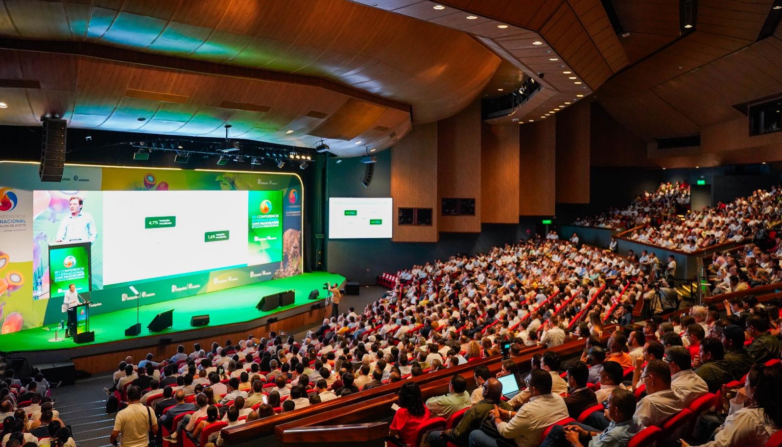 Asistencia al Congreso Internacional sobre la Palma de Aceite de Fedepalma, en Cartagena.