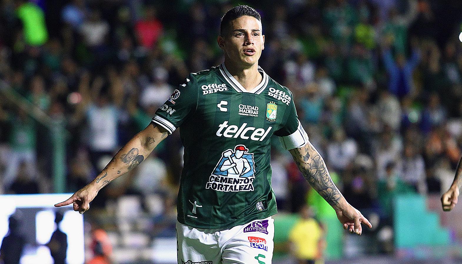 James Rodríguez celebra tras marcar de pena máxima para el León.