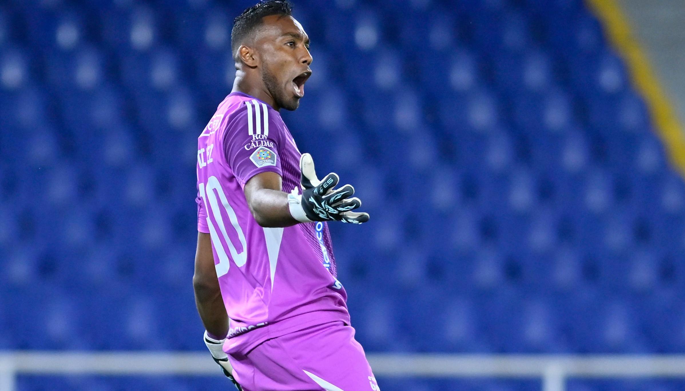 Jefersson Martínez reemplazará al expulsado Mauro Silveira.