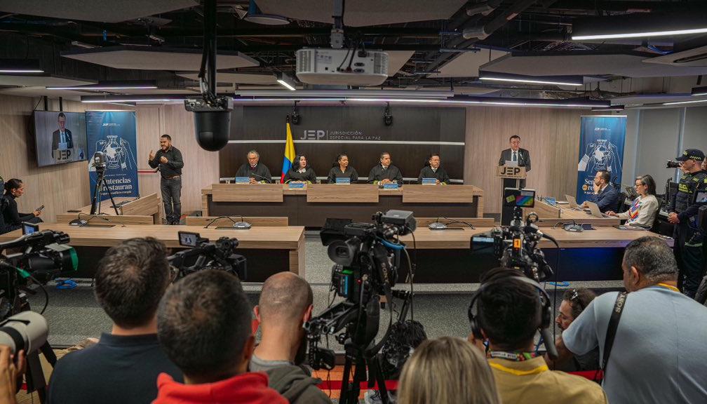 Condena a secretariado de las Farc.