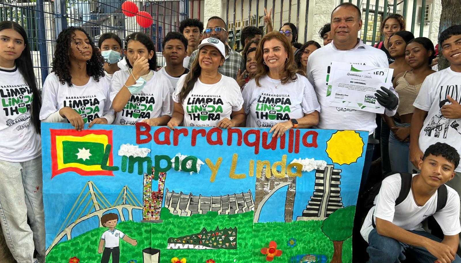 Grupo de participantes en la primera edición de ‘Barranquilla Limpia y Linda: Reto IED’.