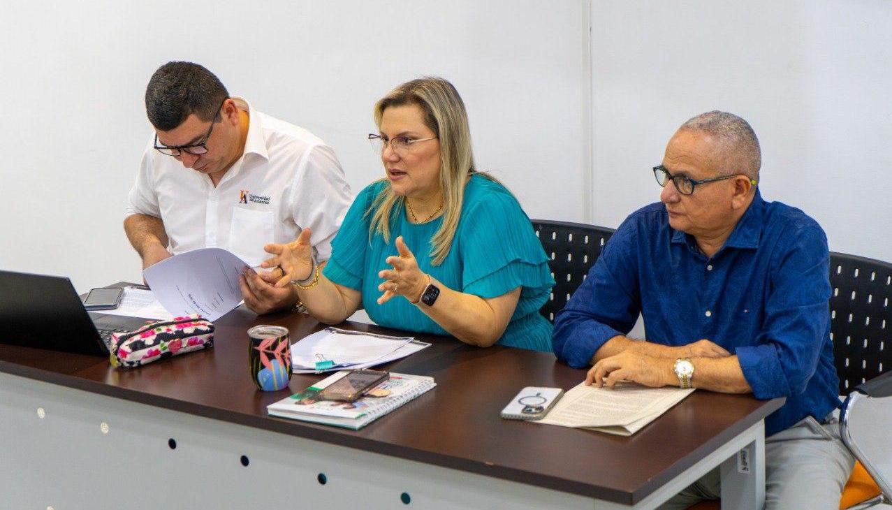 Maryluz Stevenson, rectora encargada de la Uniatlántico, durante la instalación de la Mesa Técnica.