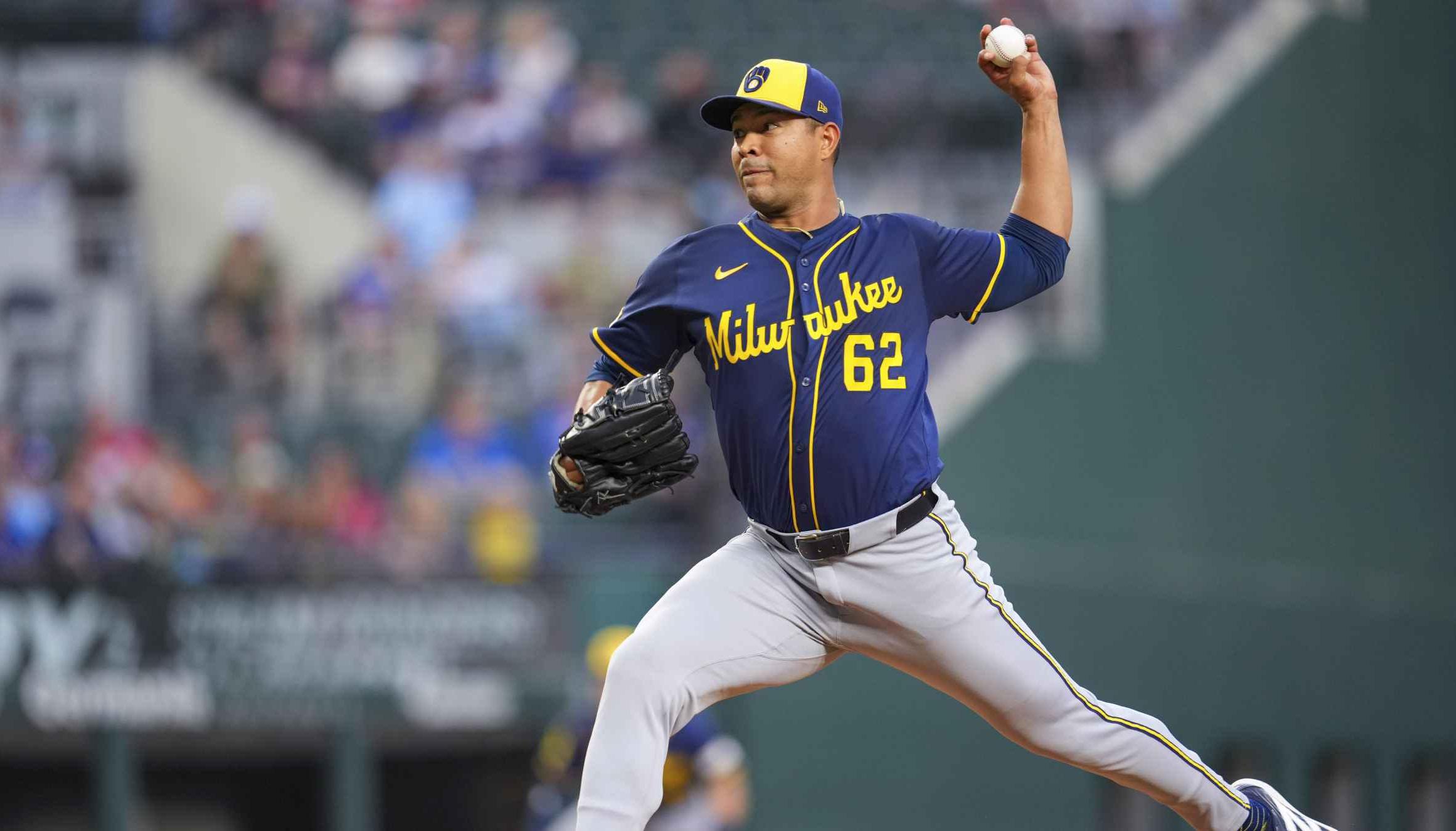 José Quintana trabajó seis entradas y un tercio y sufrio su sexta derrota. 