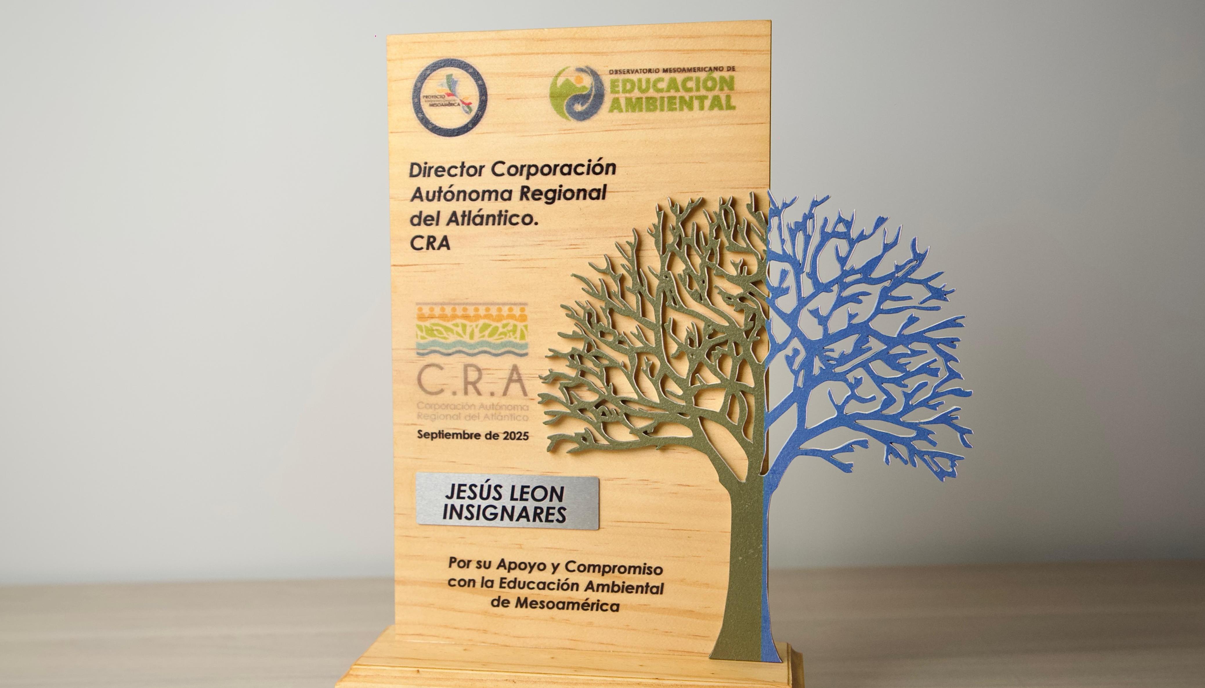 Reconocimiento entregado a la CRA. 