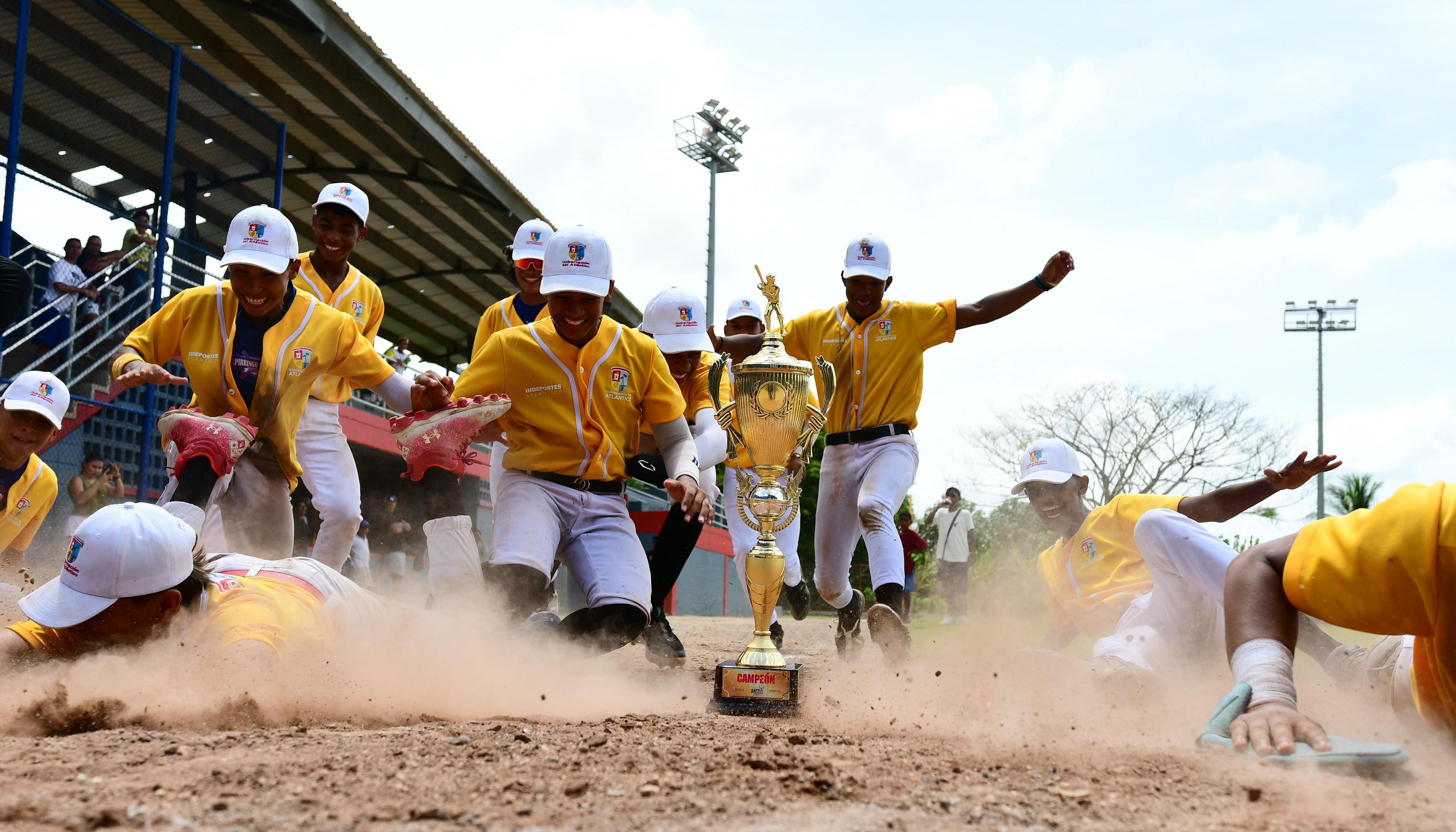 La celebración de los peloteros de Sabanalarga tras conquistar el título. 