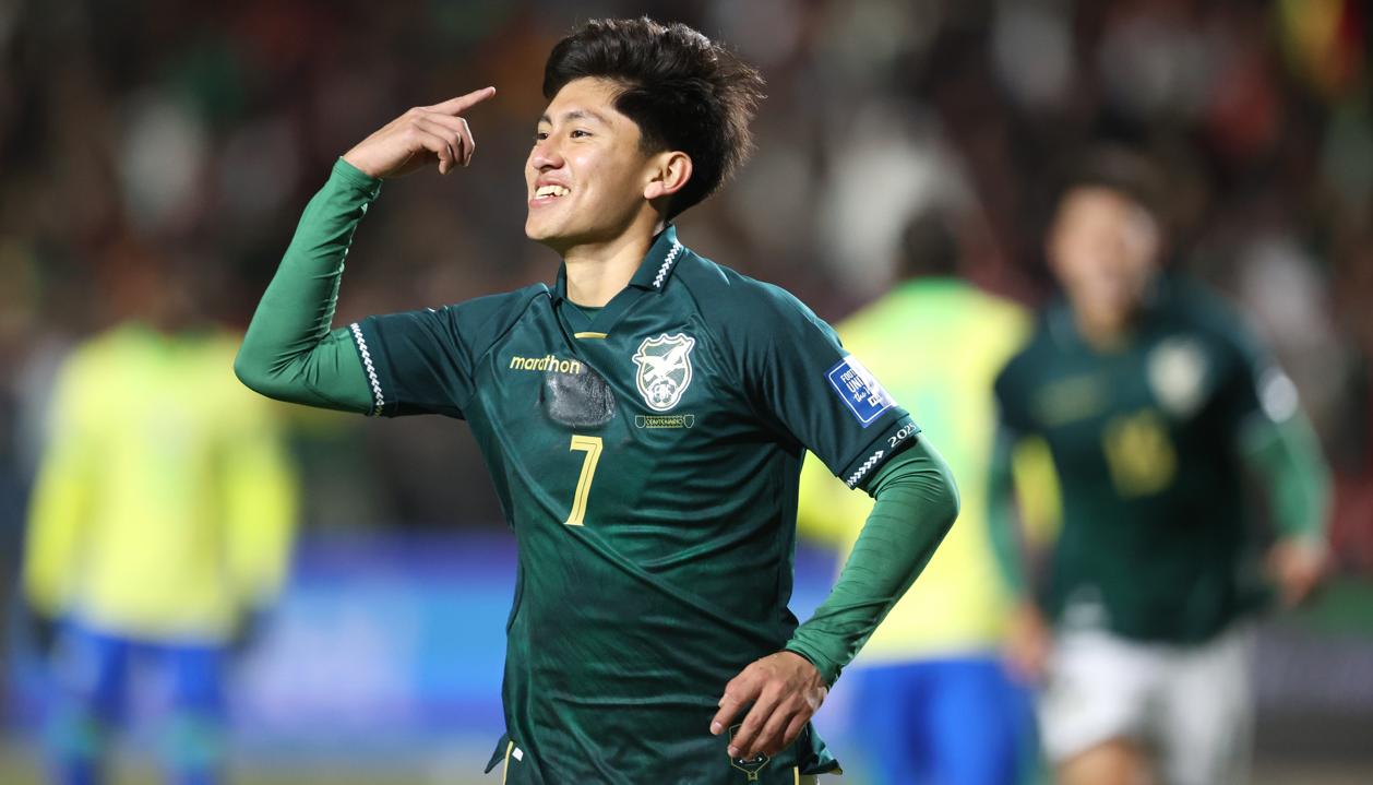 Miguel Terceros festeja el gol que le dio el triunfo a Bolivia. 