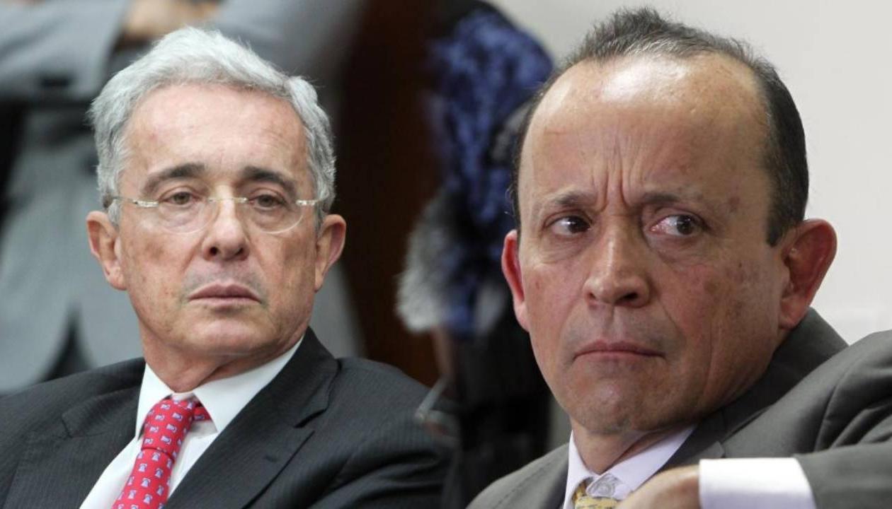 Álvaro Uribe y Santiago Uribe.
