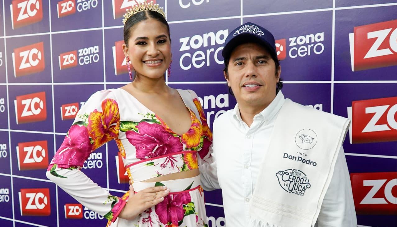 María José Villa, anfitriona del festival, y el alcalde de Polonuevo, Óscar Avilez.