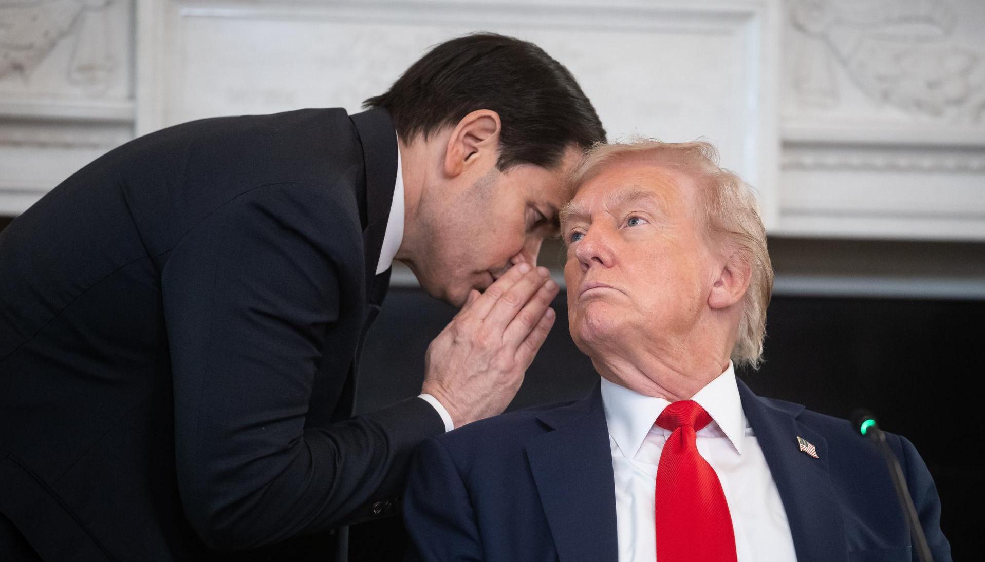 El Secretario de Estado de EE.UU., Marco Rubio, con el Presidente Donald Trump.