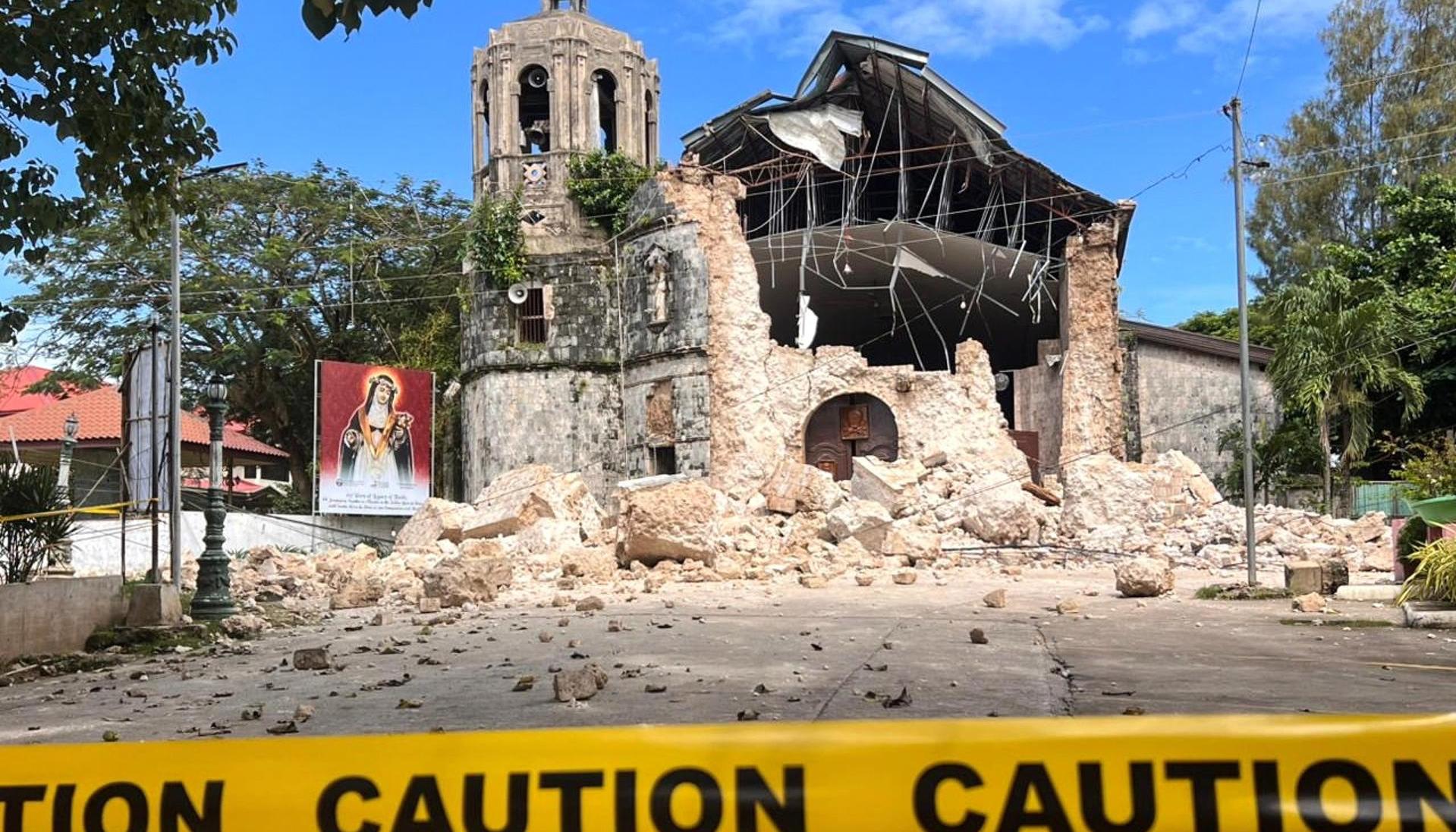 Iglesia derrumbada en Filipinas por el terremoto.