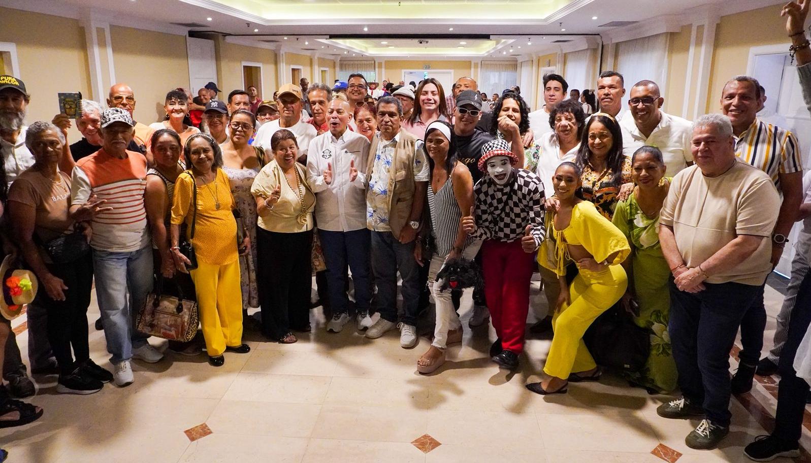 Hacedores, artistas y gestores tras la firma. 