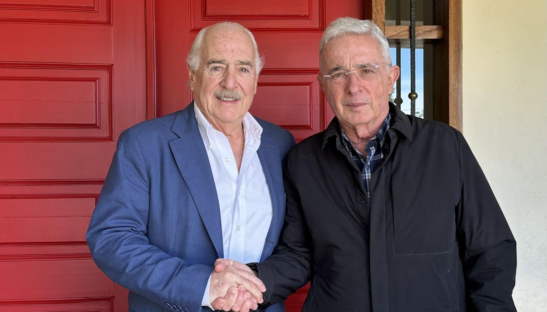 Los expresidentes Andrés Pastrana y Álvaro Uribe.