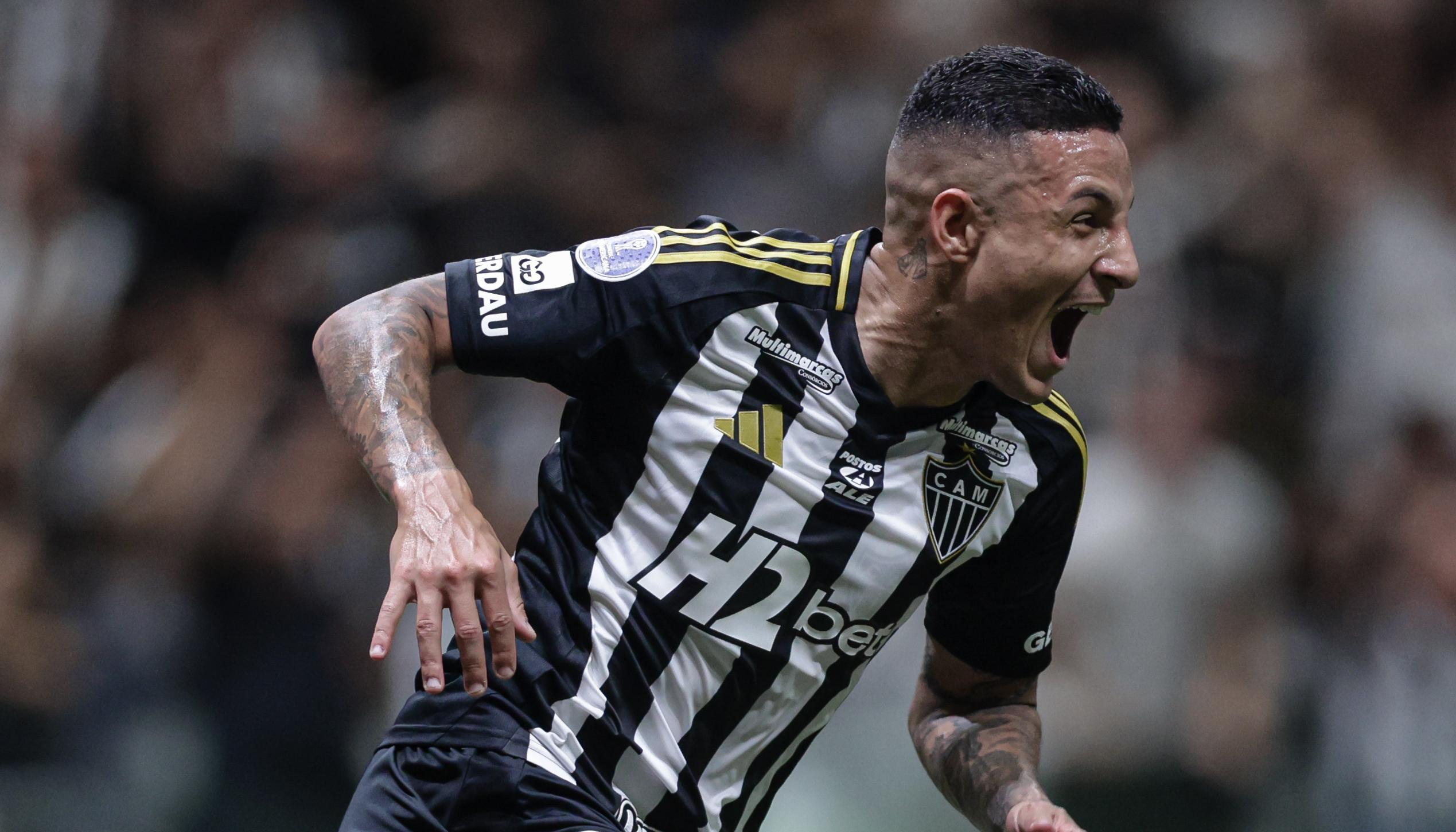 Guilherme Arana festeja su tanto.