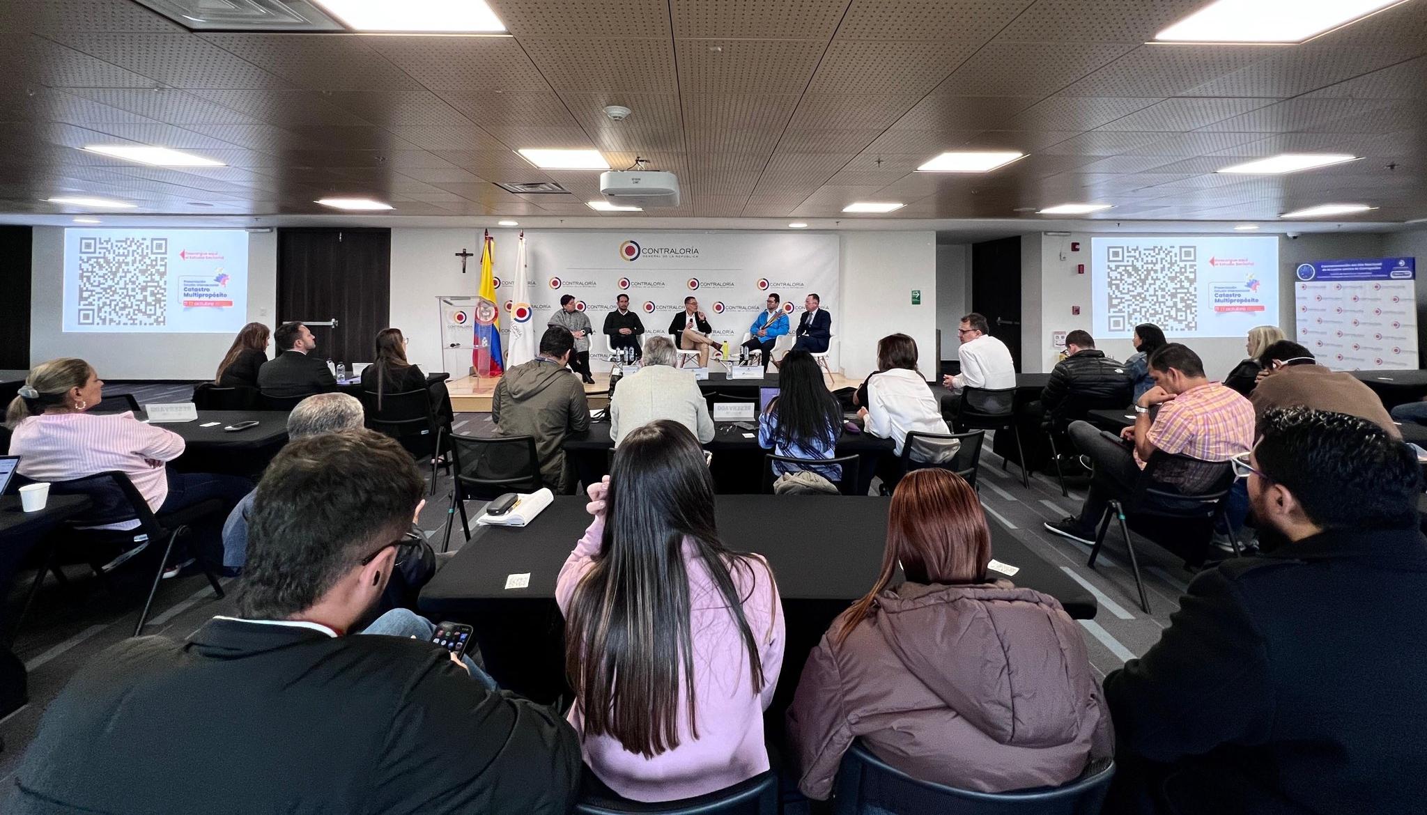 Aspecto del evento en donde se reveló el estudio de la Contraloría.