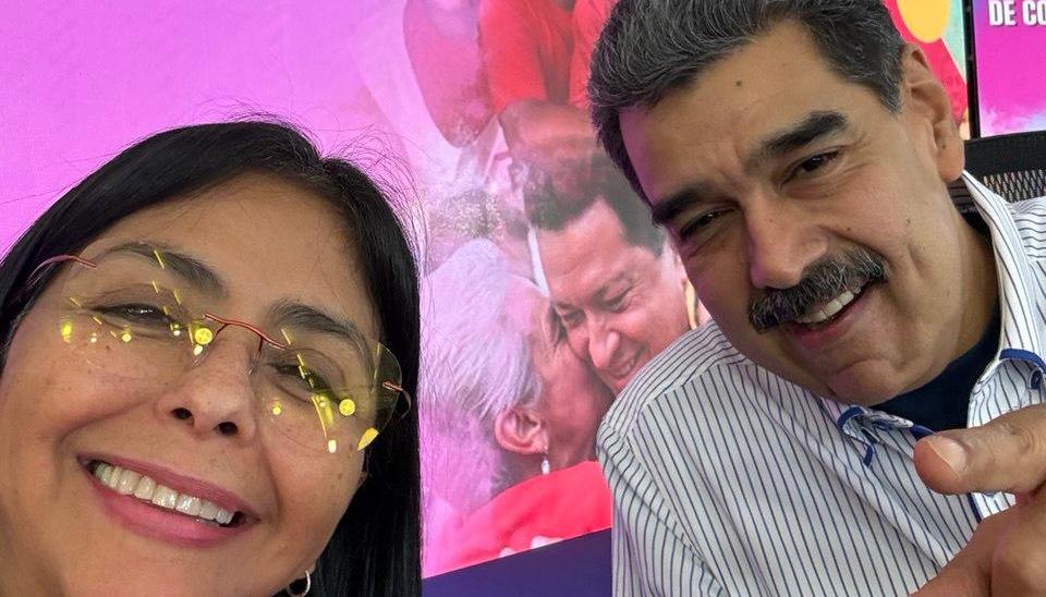 Delcy Rodríguez y Nicolás Maduro.