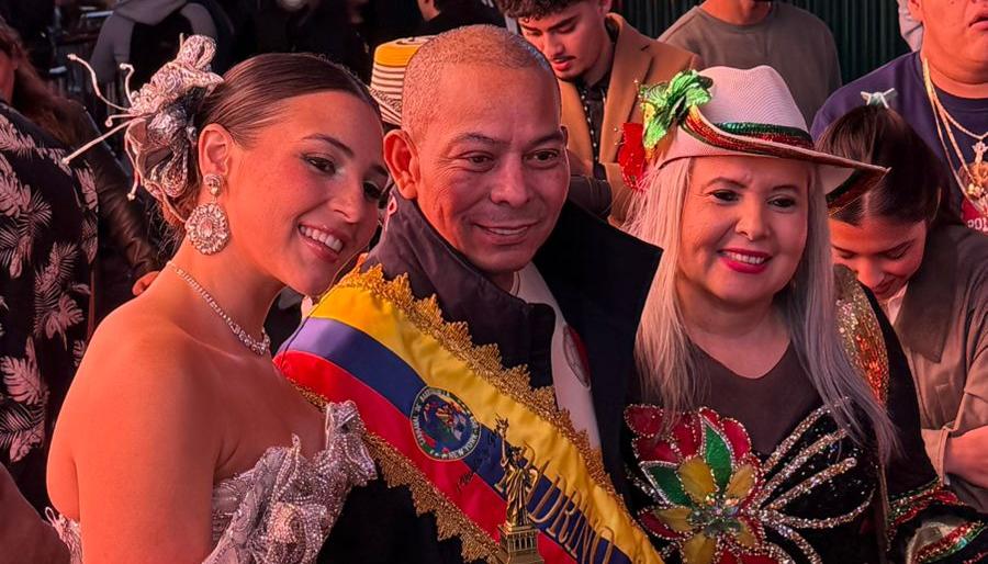 La Reina del Carnaval 2026, Michelle Char y el secretario de Cultura y Patrimonio, Juan Carlos Ospino.