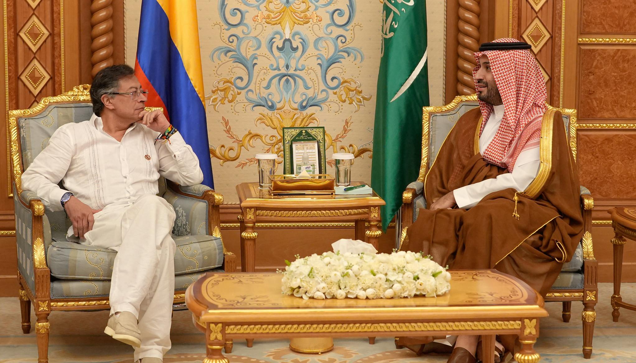 El Presidente Gustavo Petro y el príncipe heredero de Arabia Saudita, Mohamed bin Salmán.