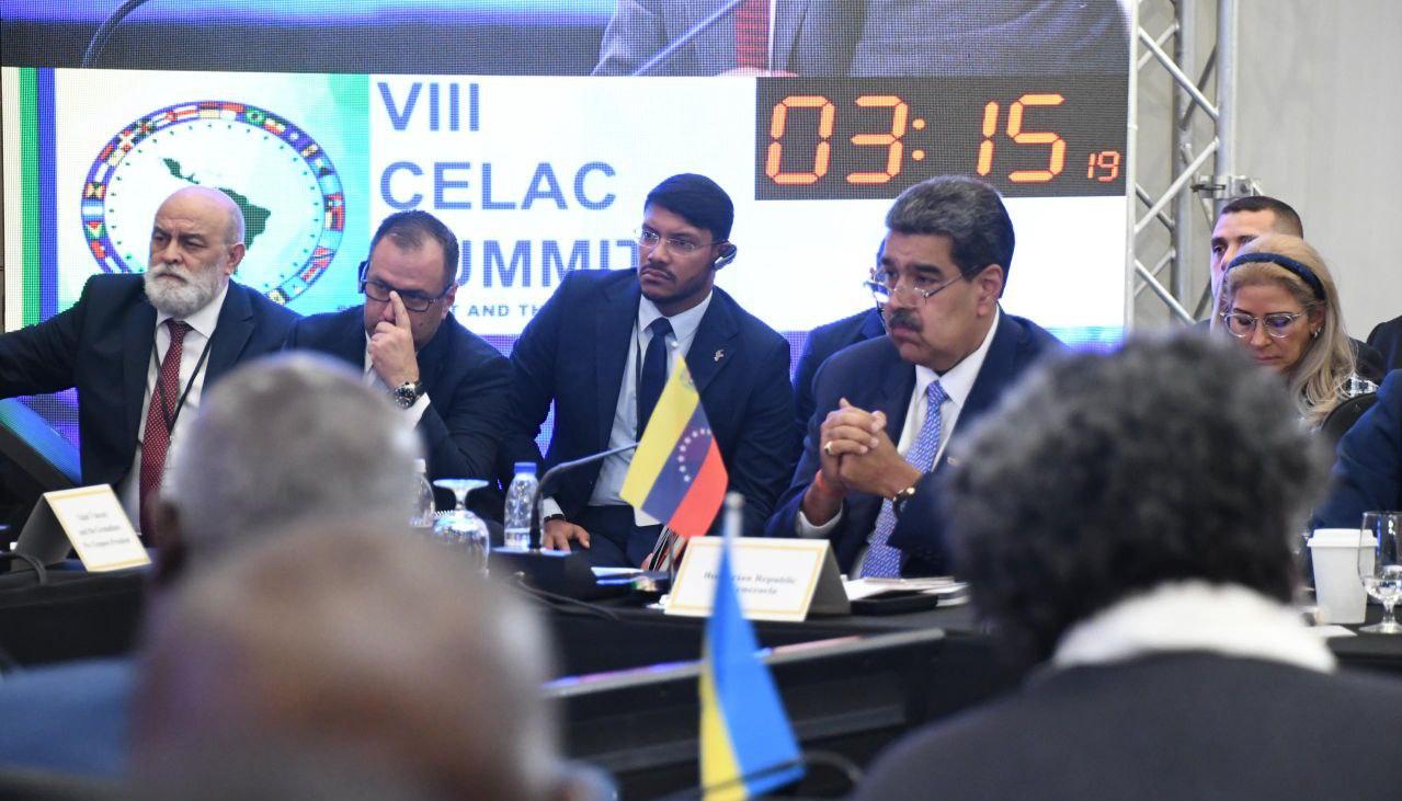 El vicecanciller de Venezuela para América Latina, Rander Peña con el Presidente Nicolás Maduro