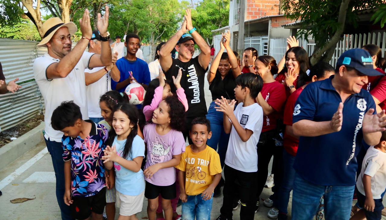 Alcalde Char durante la entrega de las nuevas vías. 