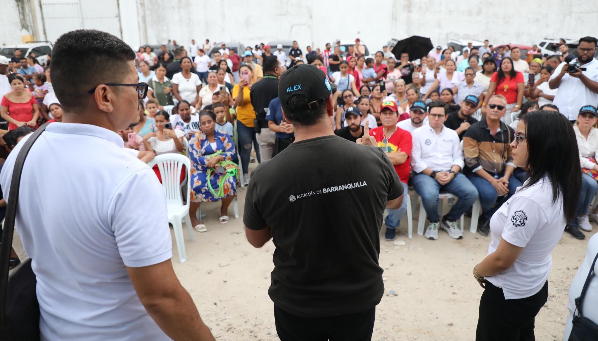 Alcalde Alejandro Char en el acto de primera piedra para el barrio Villanueva.