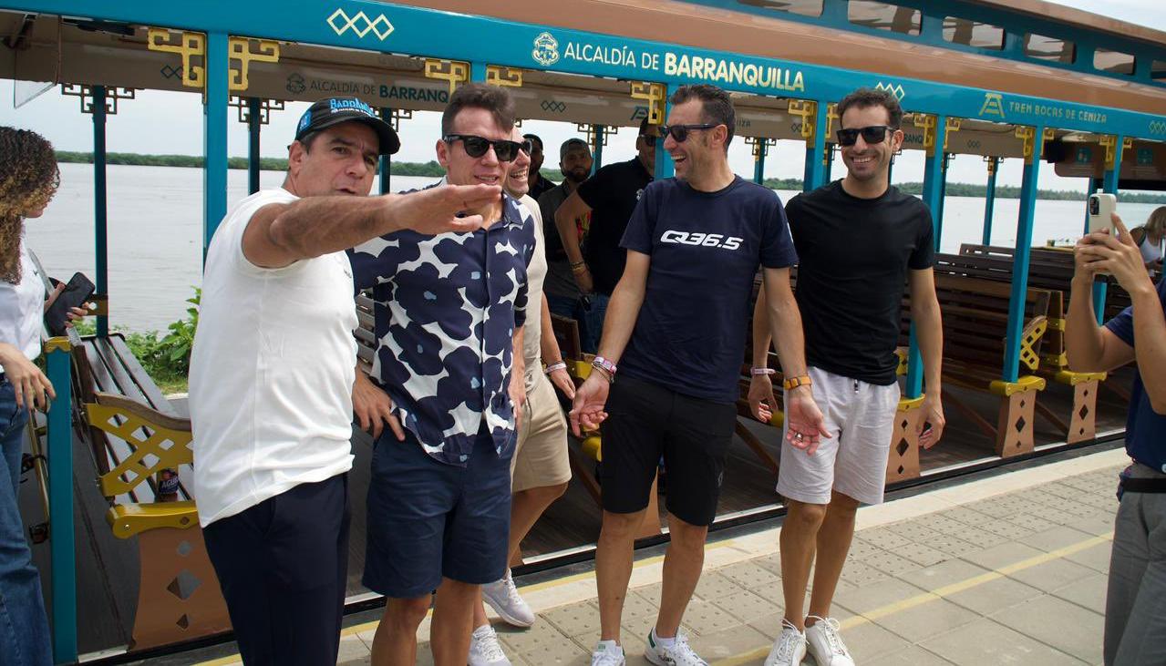 Alcalde Alejandro Char junto a Rigoberto Urán en las playas de Puerto Mocho.