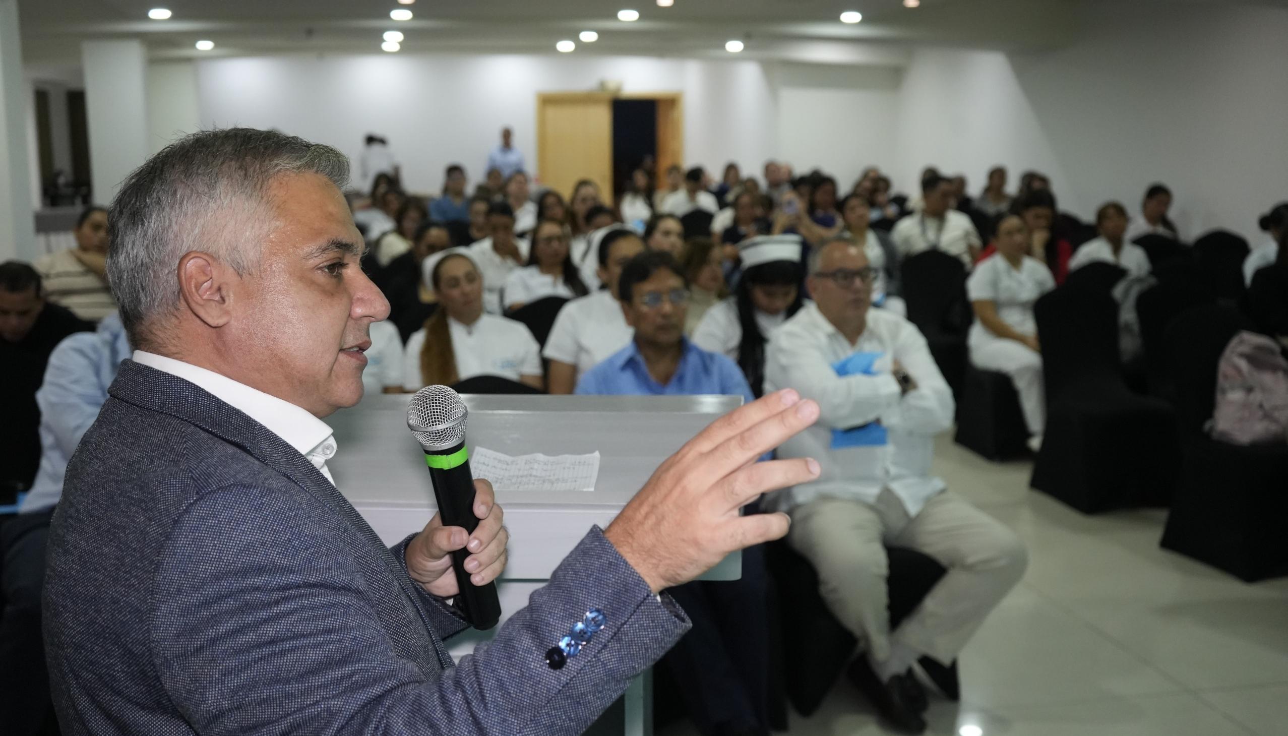 Primer simposio de gestión clínica y seguridad del paciente: innovación y excelencia en la atención. 