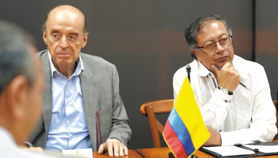 Álvaro Leyva Durán y Gustavo Petro.