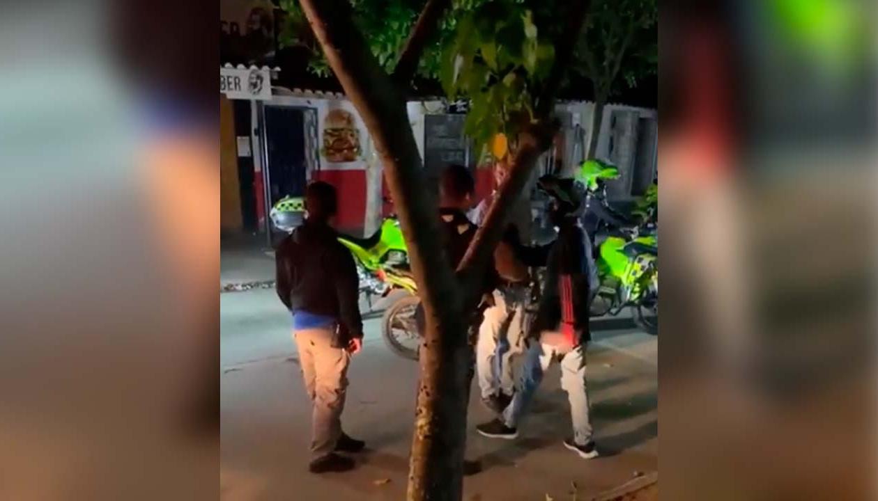 La Policía en el lugar donde ocurrió el accidente este lunes. 