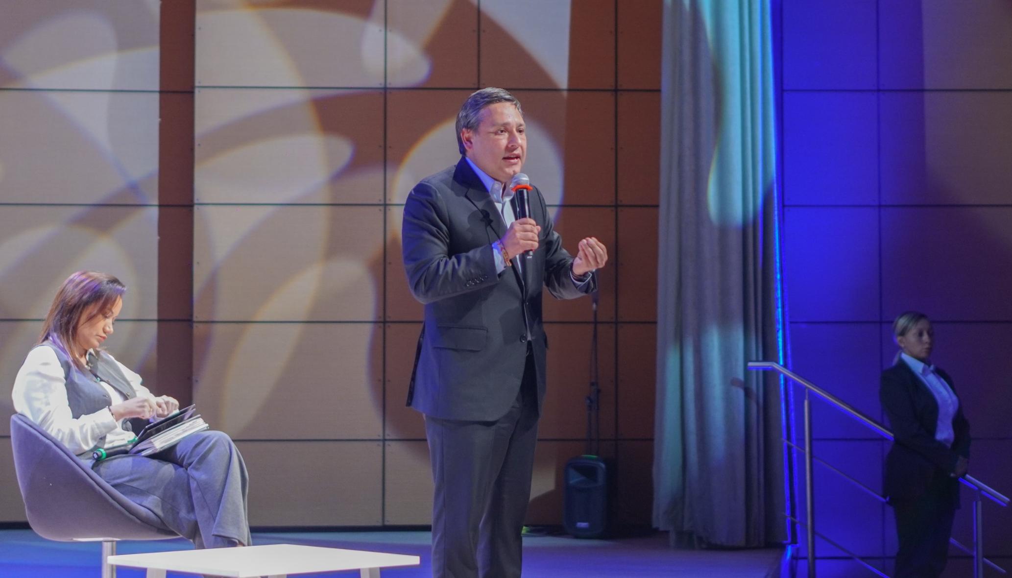 El precandidato Mauricio Lizcano.