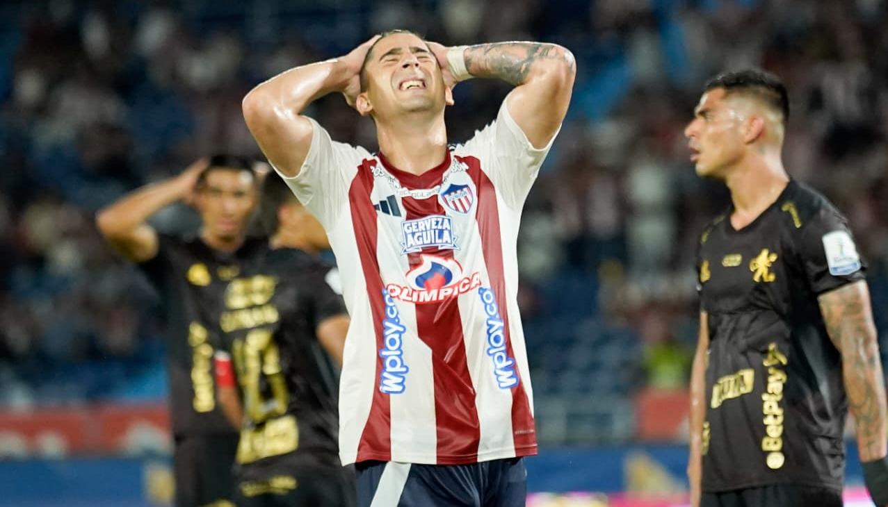 Paiva lamentándose no haber podido anotar el empate ante América.