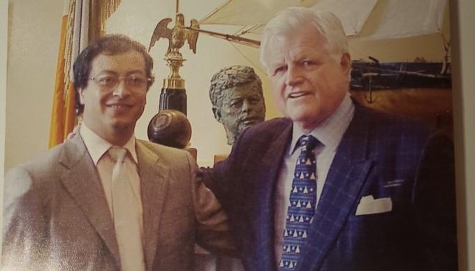 Gustavo Petro y Edward Moore Kennedy.