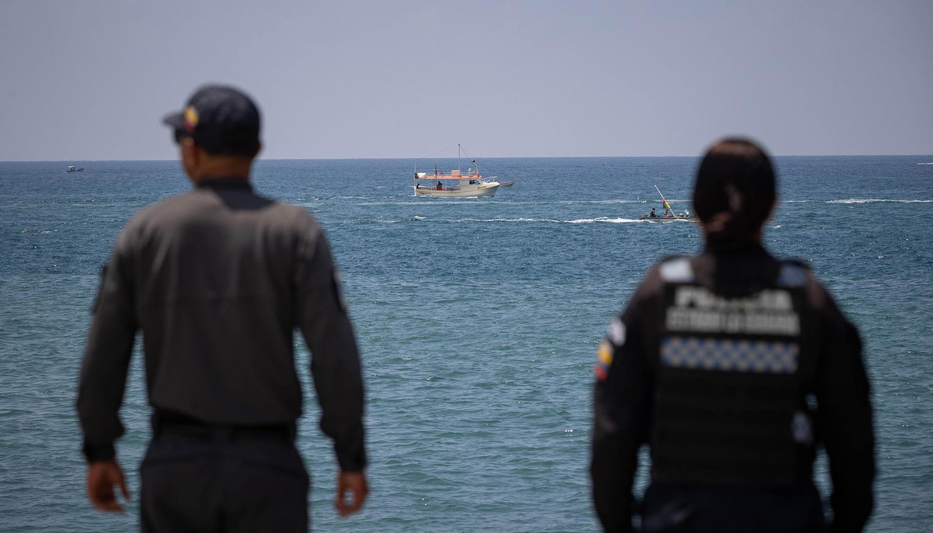 Policía Bolivariana en custodia de playas en el Caribe
