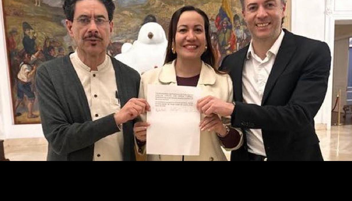 Los precandidatos presidenciales Iván Cepeda, Carolina Corcho y Daniel Quintero. 