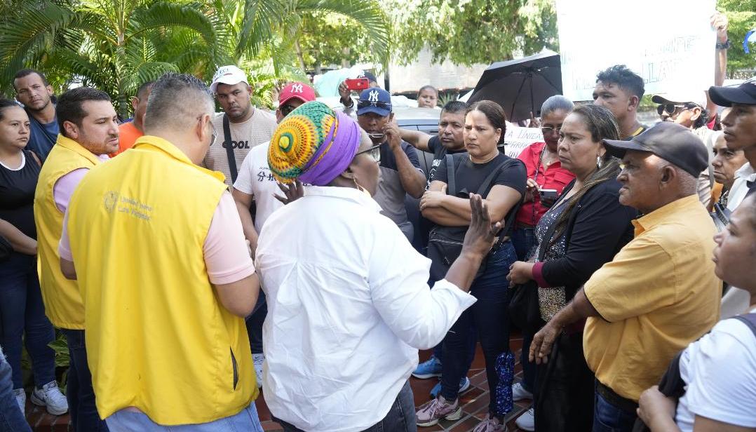 Víctimas de masacre de Nueva Venecia exigiendo el pago de indemnizaciones.