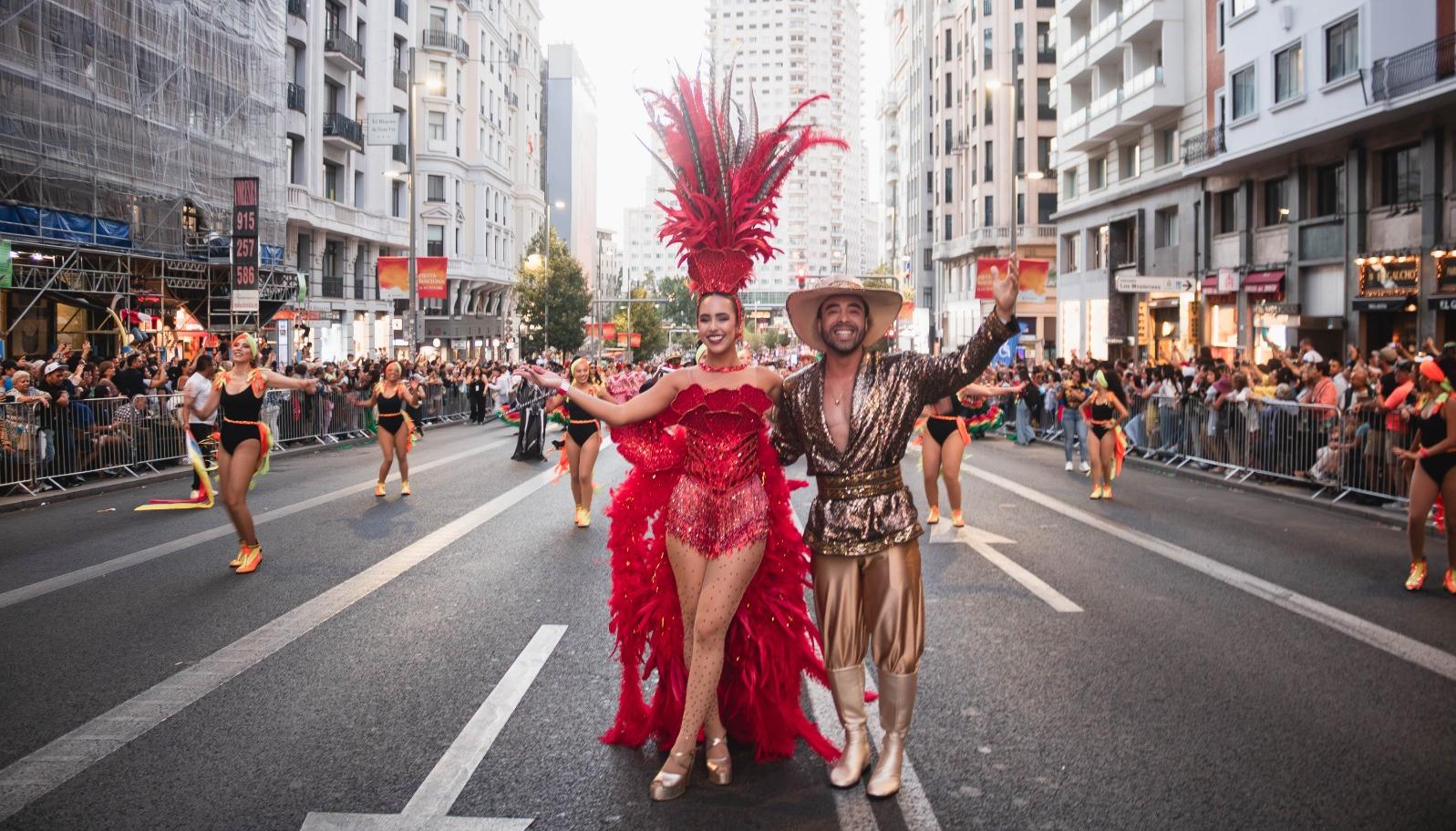 Reyes del Carnaval de la 44 durante el desfile.