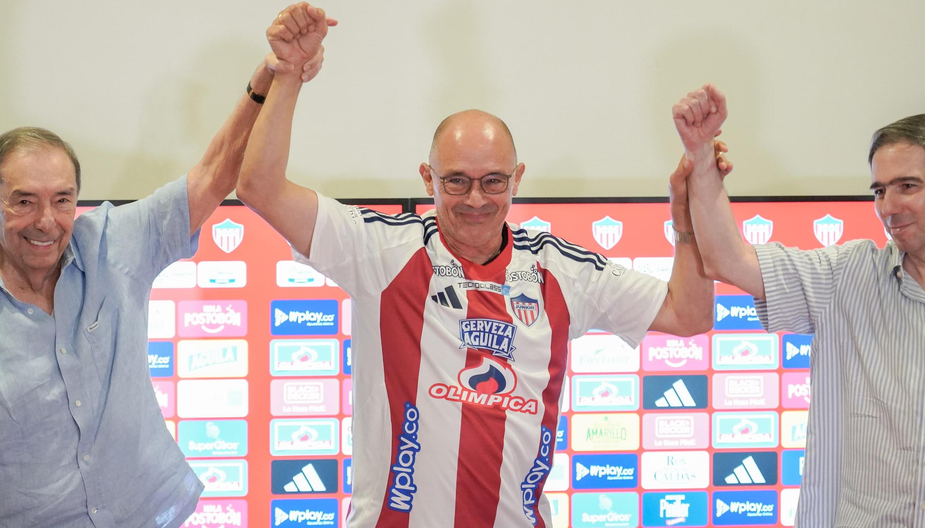 Fuad Char, Alfredo Arias y Antonio Char en la presentación del técnico uruguayo, en junio pasado.