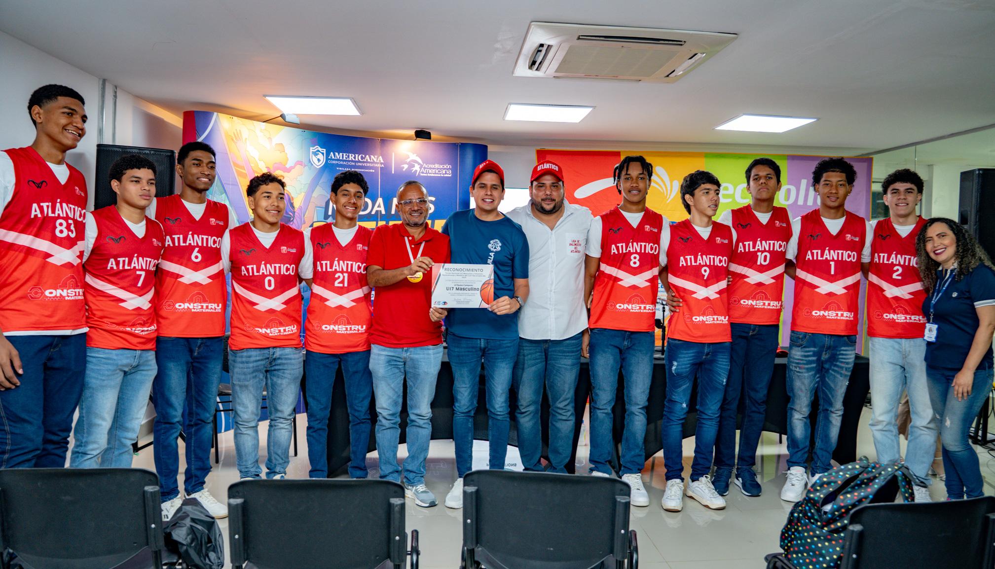 Integrantes de la selección Atlántico de baloncesto masculino, campeona nacional sub-17. 
