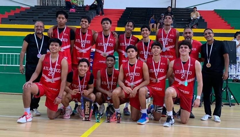 Selección Atlántico de baloncesto masculino sub–17, campeona nacional en Bucaramanga. 