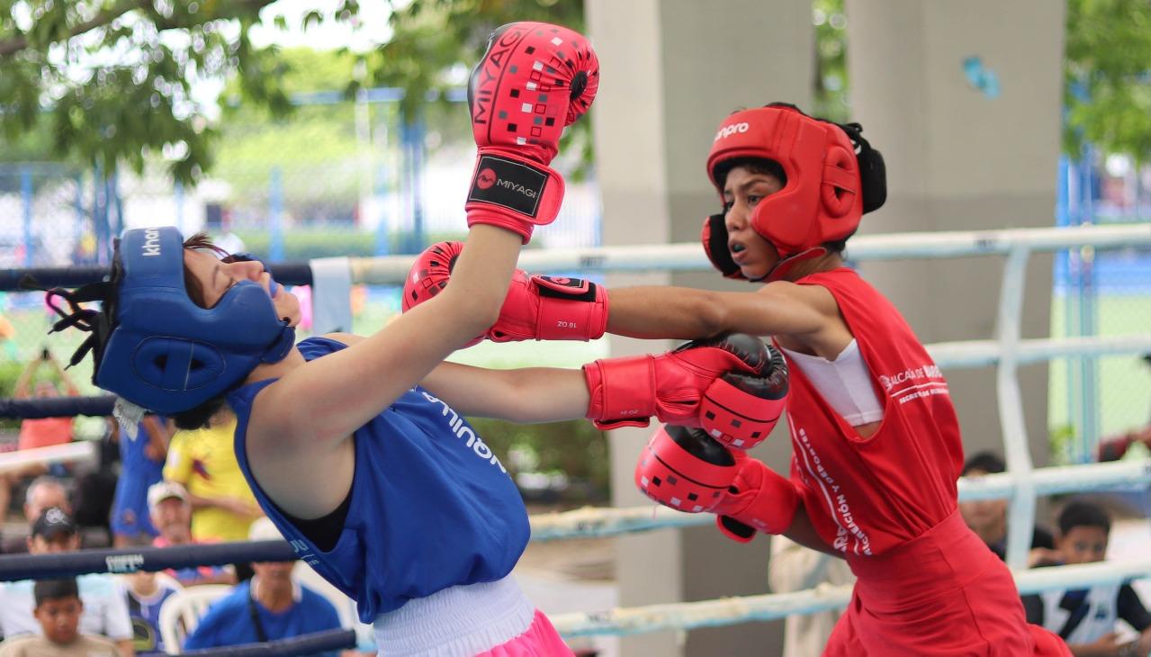 Uno de los combates efectuados en la jornada final en el parque de Las Nieves.