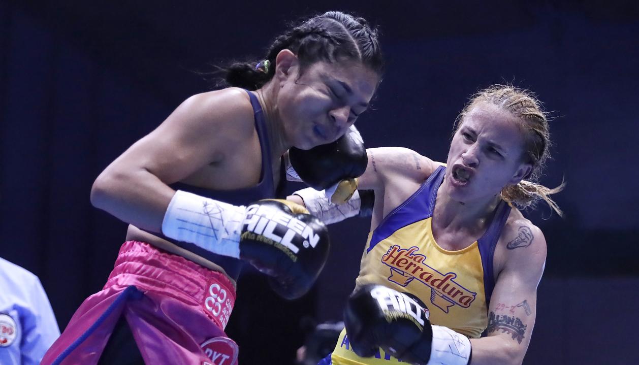 La argentina Gabriela Alaniz conecta a la colombiana Laura Wollemann.