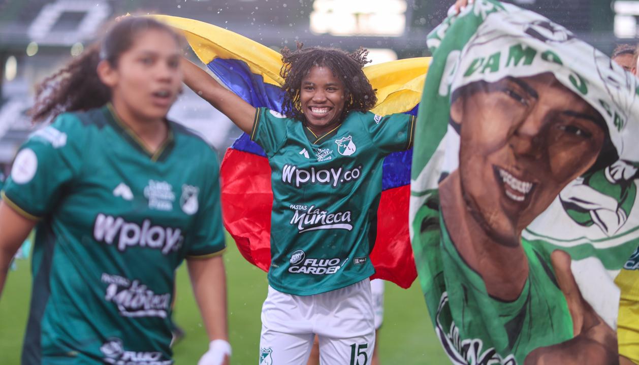 Jugadoras del Deportivo Cali celebran tras lograr el paso a la final de la Copa Libertadores femenina.
