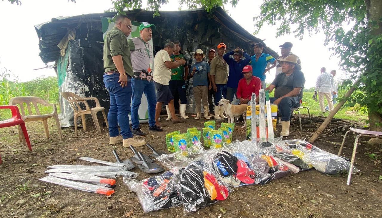Jornada en que fueron entregadas las herramientas a campesinos.