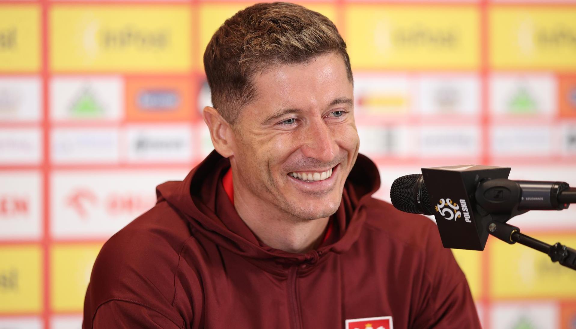 Robert Lewandowski en rueda de prensa con la selección polaca.