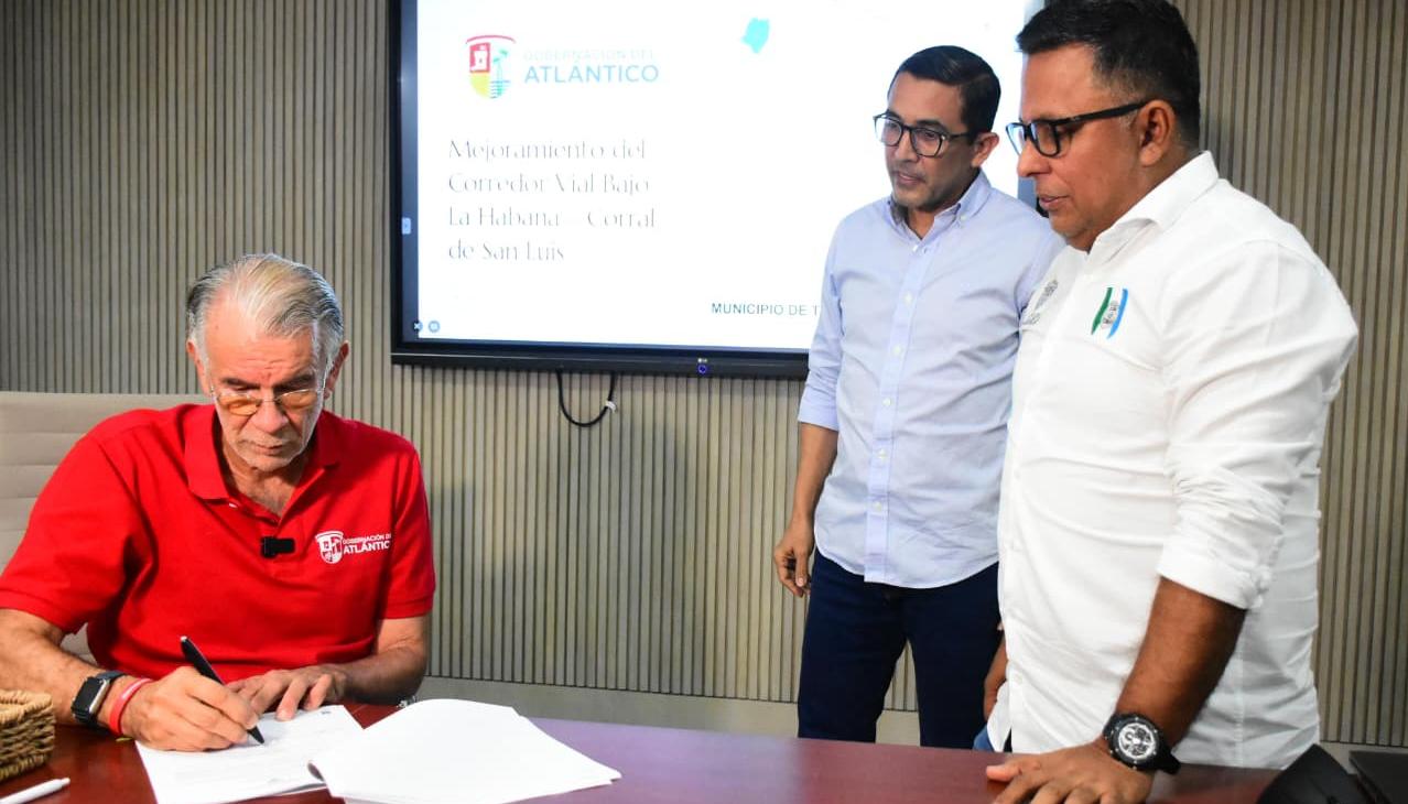 Gobernador Eduardo Verano en la firma del proyecto. 