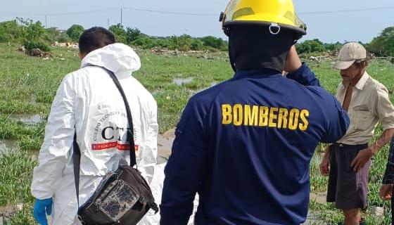 Autoridades en el levantamiento del cadáver de Marlon Pérez.
