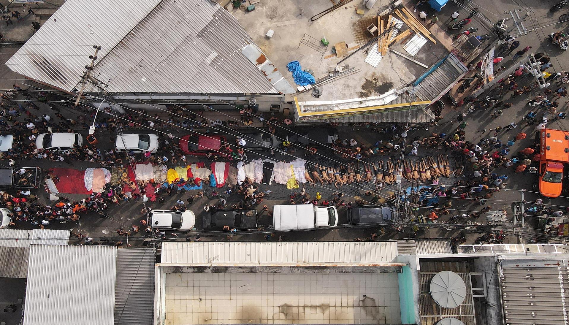 Cuerpos sin vida en calles de Río de Janeiro.