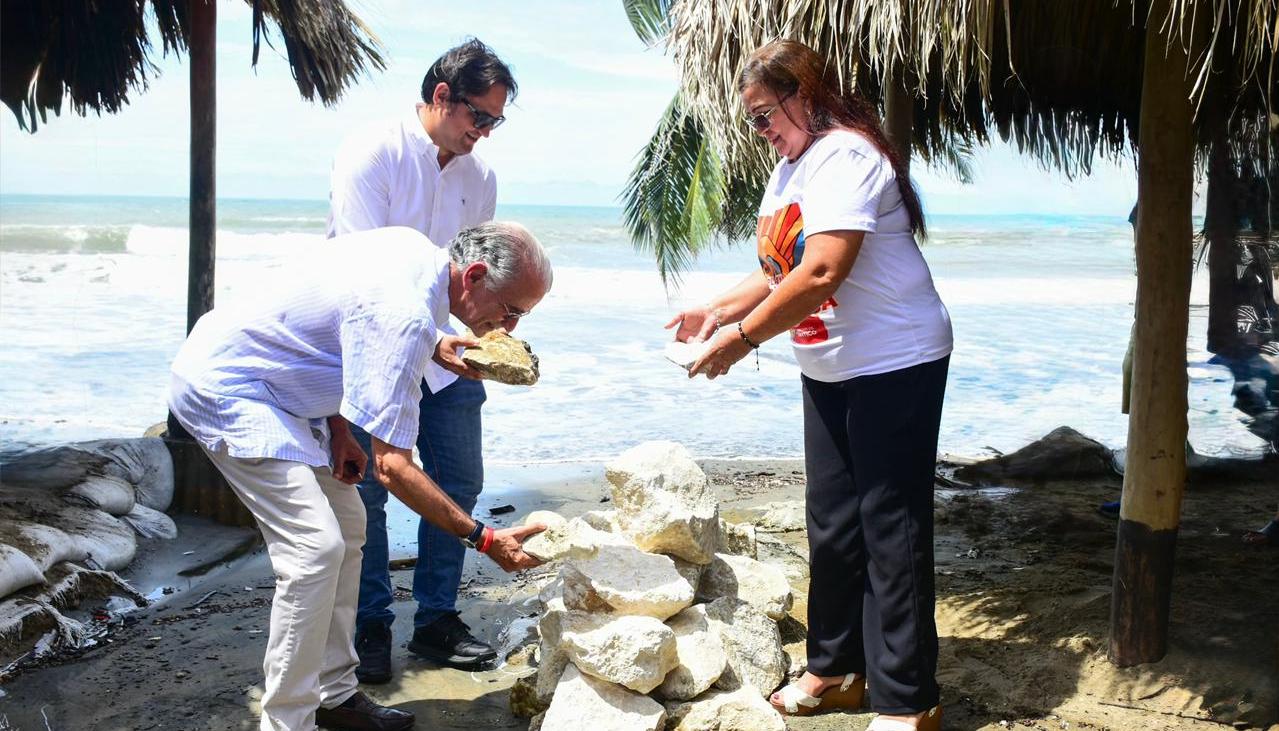 El Gobernador Verano en el inicio de las obras. 